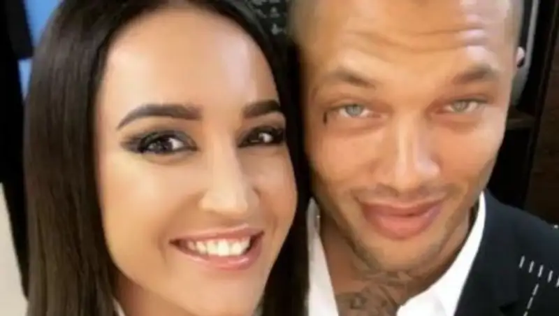 Бузова и "самый красивый преступник" в мире постят совместные фото в Instagram