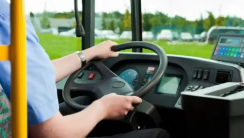 В Шымкенте водитель автобуса случайно задавил свою тёщу-кондуктора