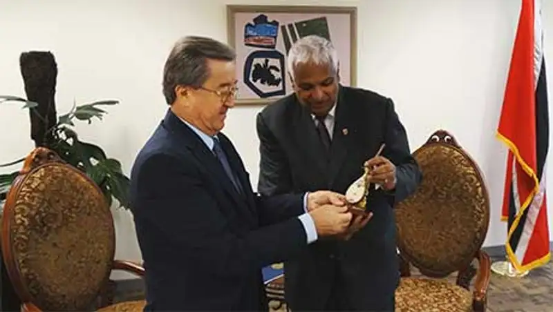 Посол РК в Бразилии встретился с главой МИД Республики Тринидад и Тобаго, фото - Новости Zakon.kz от 01.11.2013 17:54