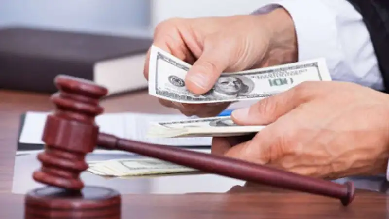 Судью задержали за получение взятки в Туркестанской области