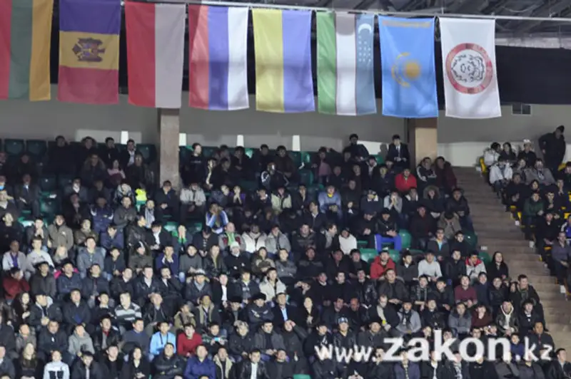 «Атилле» пришла «Смерть». Емельяненко выиграл в Алматы 18 бой в карьере (фото) «Атилле» пришла «Смерть». Емельяненко выиграл в Алматы 18 бой в карьере (фото), фото - Новости Zakon.kz от 22.12.2011 19:31