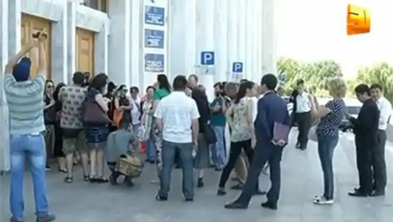 Алматинские ипотечники вновь пытались добиться встречи с градоначальником Алматы