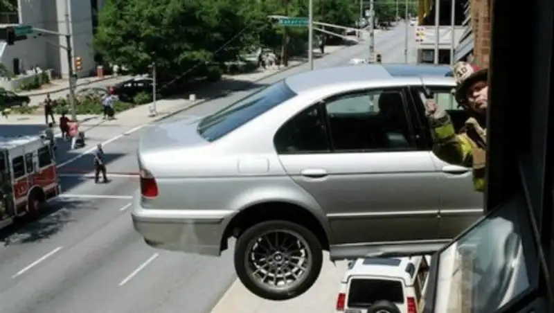 15 реальных ДТП, которые выглядят как кадры остросюжетных фильмов