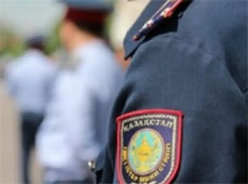 Полицейских Казахстана обяжут зачитывать права подозреваемым в преступлении, фото - Новости Zakon.kz от 27.06.2012 01:34