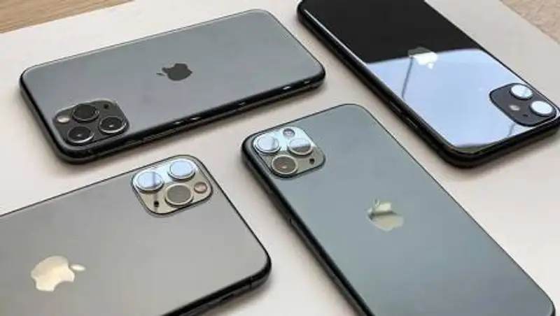 Грузчиков поймали на краже четырех iPhone в аэропорту Атырау