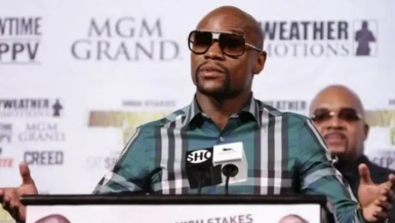 Каким образом бой Мэйвезер — Макгрегор угрожает Головкину и Альваресу