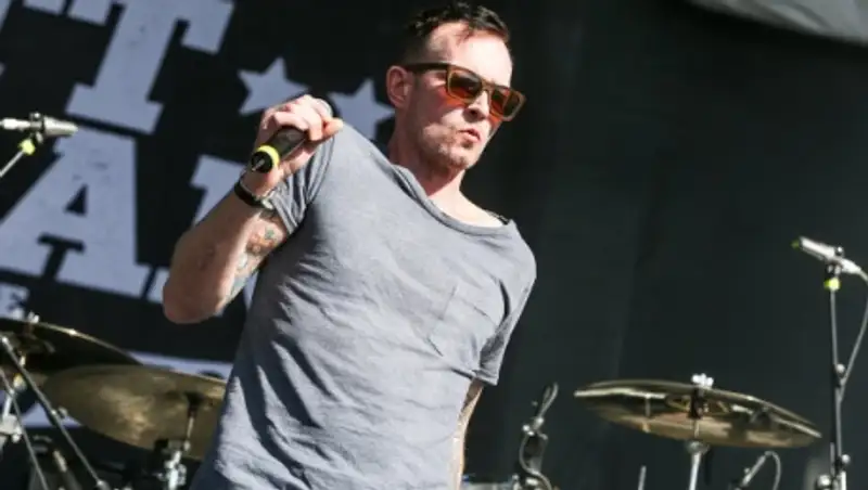 Рок-музыкант Скотт Вэйленд обнаружен мертвым во время турне
