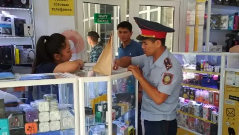 В Астане полиция ищет краденые мобильники и запчасти