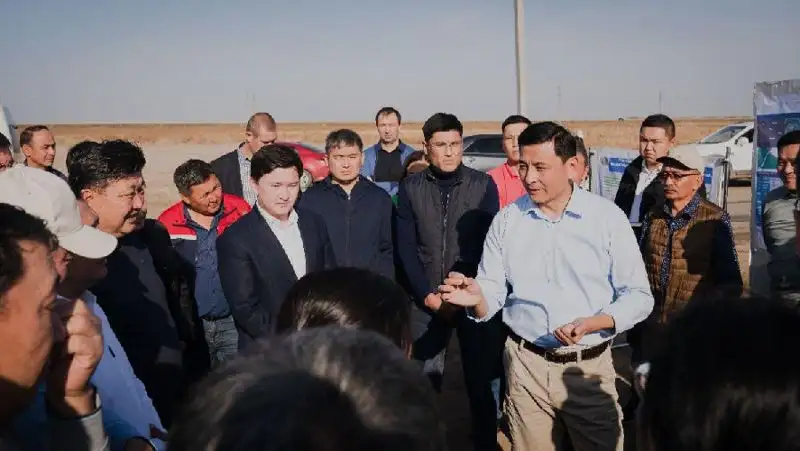 Алтай Кульгинов встретился с жителями микрорайона Нұр Бесік