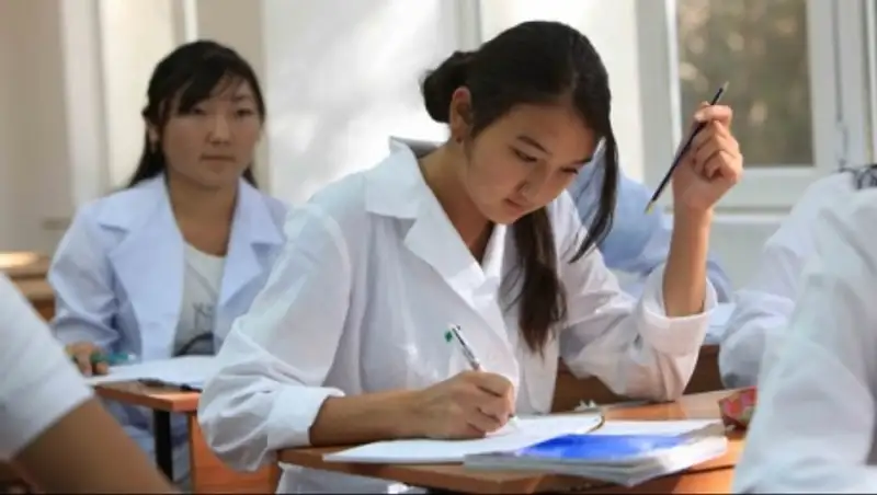 С нового учебного года начнётся переход на 12-летнее школьное образование