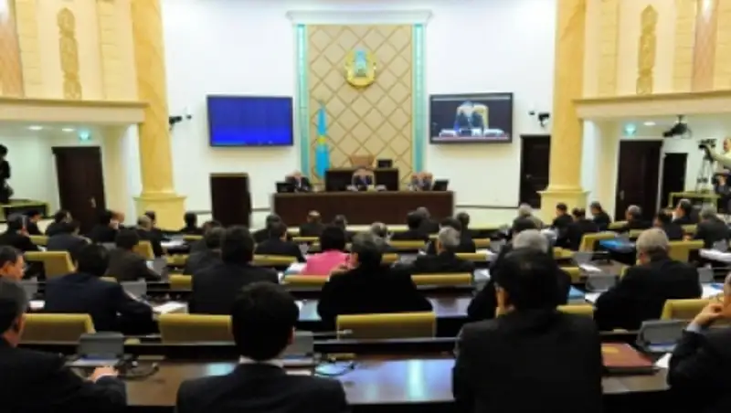 Сенат принял Закон, позволяющий сохранять предприятия после их банкротства