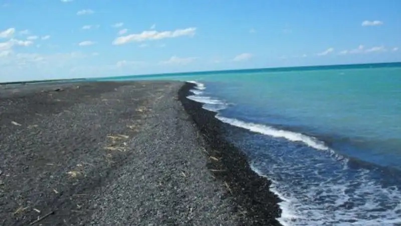 Эксперт призывает бережно относиться к озеру Алаколь