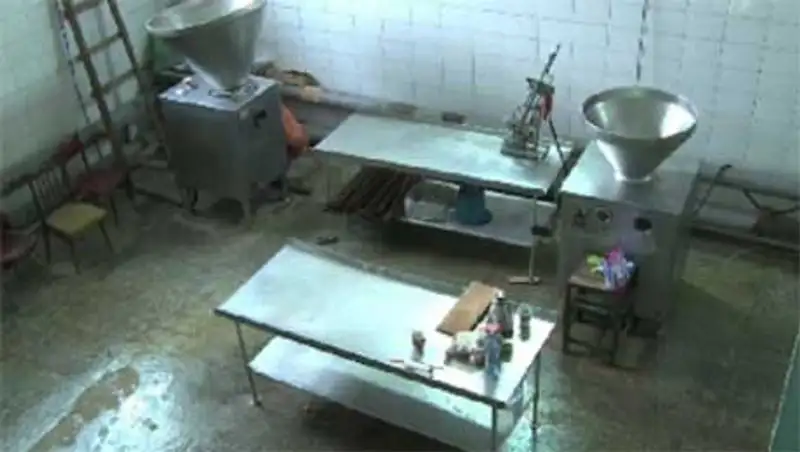 В Петропавловске обнаружен подпольный колбасный цех, фото - Новости Zakon.kz от 08.11.2013 21:11