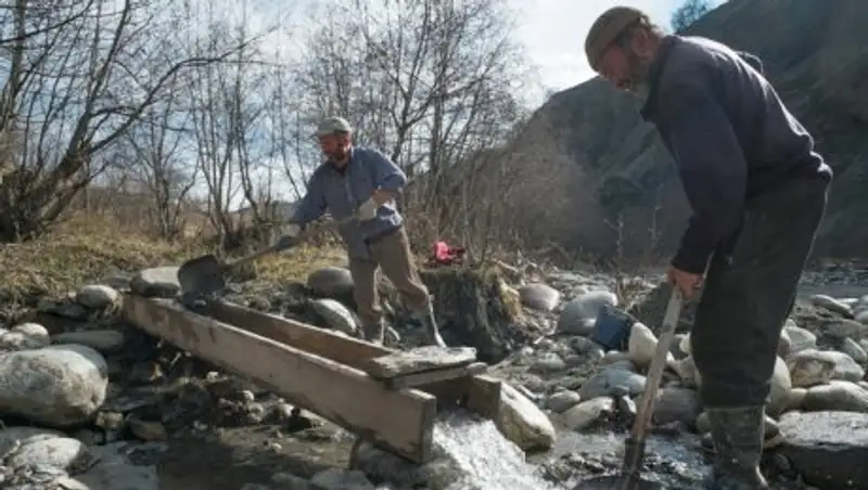 Гражданам Таджикистана разрешат свободную добычу золота и драгоценных камней