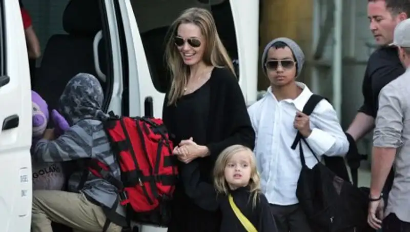 ФБР провело беседу с Анджелиной Джоли о деталях ссоры Брэда Питта с сыном