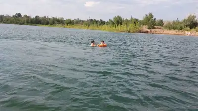 Двух тонущих подростков спасли сотрудники ДЧС близ Уральска , фото - Новости Zakon.kz от 06.07.2023 02:19