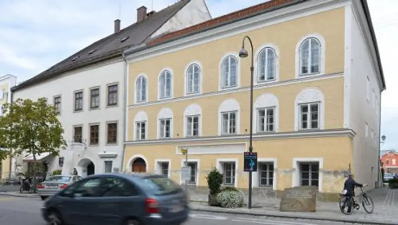 В родном городе Гитлера ищут его двойника