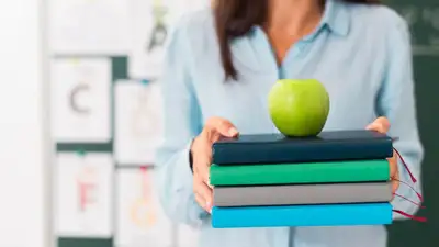 Лучших казахстанских педагогов будут отправлять на стажировки за рубеж, фото - Новости Zakon.kz от 14.09.2023 17:39