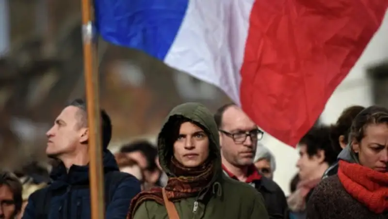 Подавляющее большинство французов опасаются социального взрыва в стране