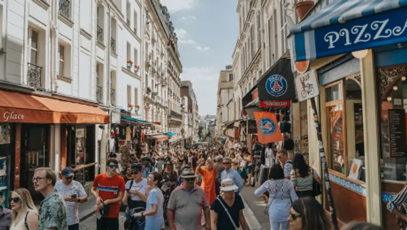 Франция запретила в стране массовые мероприятия