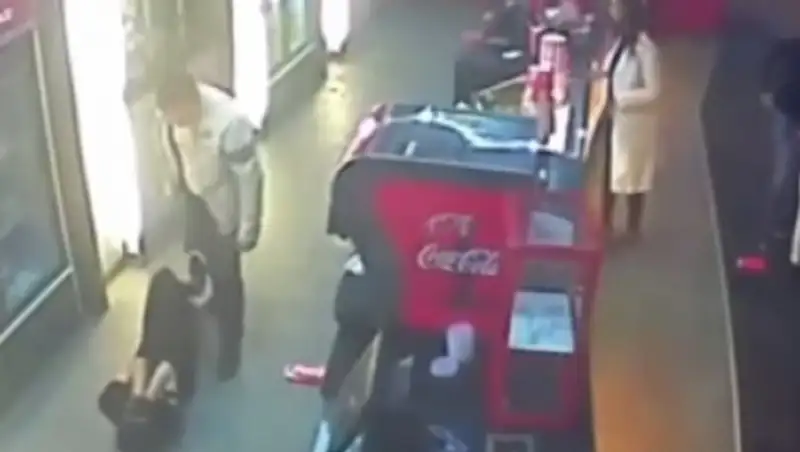 Причиной конфликта в столичном кинотеатре стало недовольство напитком