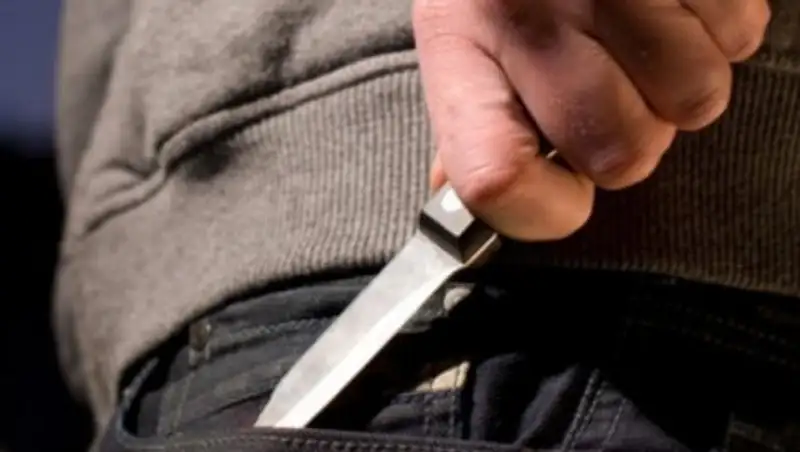 Полицейского ранили ножом в грудь в Усть-Каменогорске