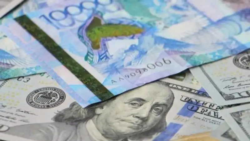 Доллар подешевел на 3 тенге на торгах