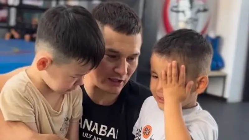 Тренер, помиривший плачущих учеников, восхитил казахстанцев