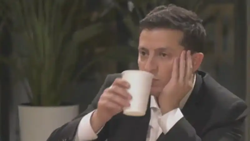 Зеленский выдержал 14-часовой пресс-марафон на рынке. Ему вызвали врача