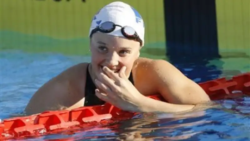 Банда гомофобов сломала нос французской пловчихе-лесбиянке