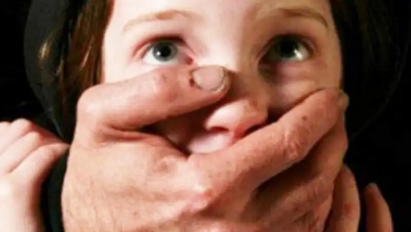 В Караганде неизвестный напал на школьницу