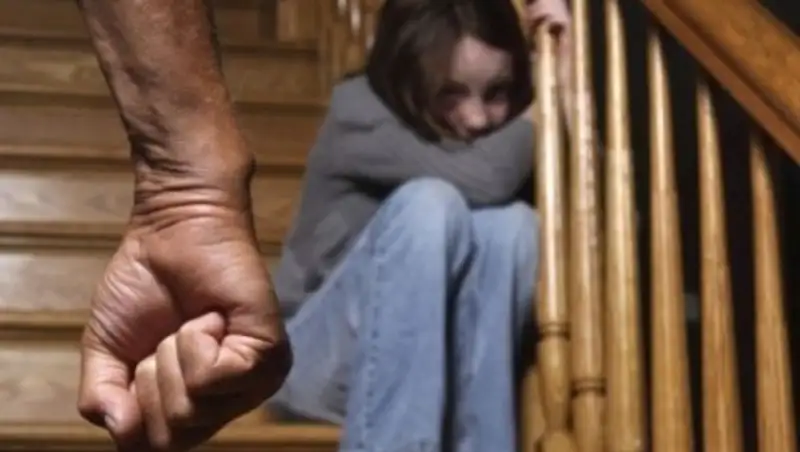 В Караганде отец насиловал 12-летнюю дочь
