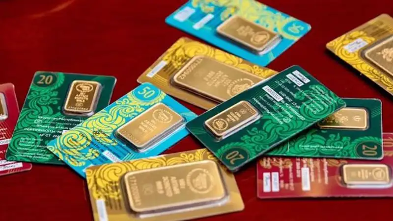 Сколько золотых слитков купили казахстанцы в июле