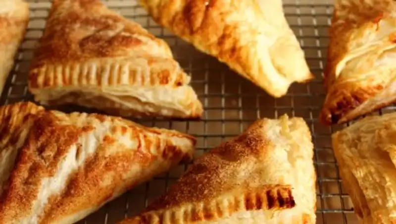 Вор-обжора ночью пробрался в кондитерскую и съел все слойки