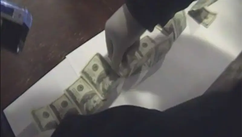 В Алматы работник экологической инспекции вымогал деньги у предпринимателя