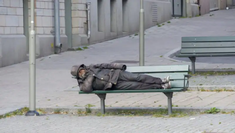 Двух подростков подозревают в избиении пожилого бездомного мужчины