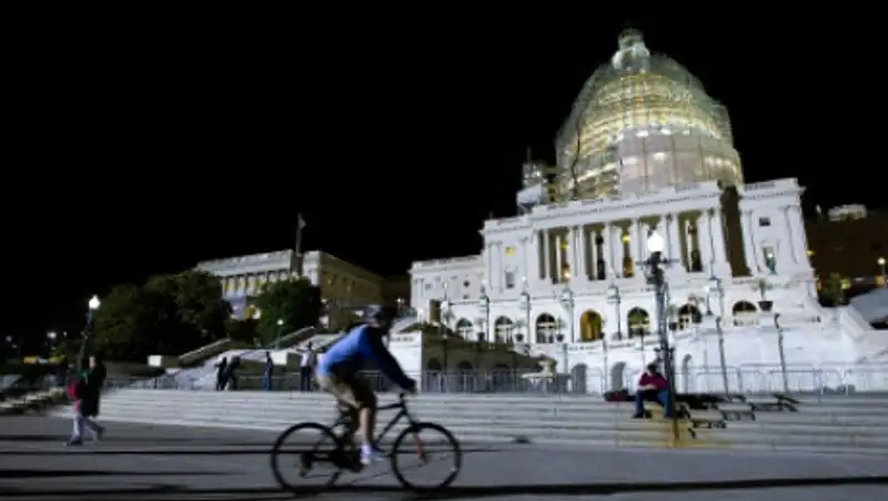 В припаркованном у Капитолия автомобиле обнаружили скороварку с бомбой