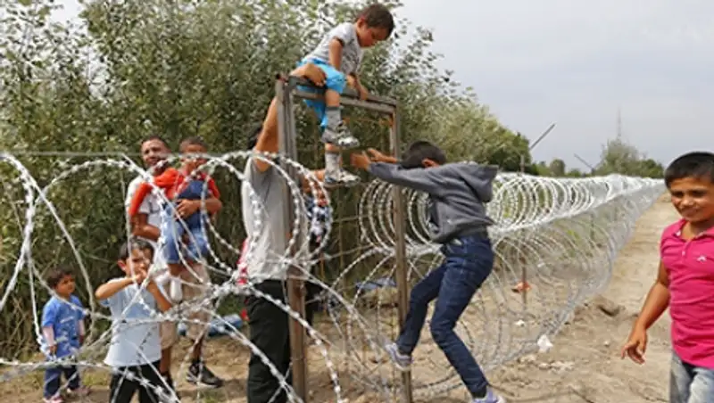 В Венгрии решили задействовать армию для защиты границ от мигрантов