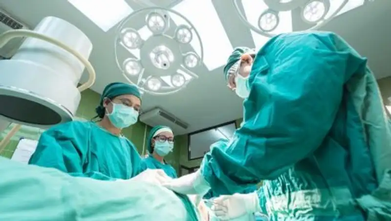 Алматинские медики вернули девушке нос в результате уникальной операции