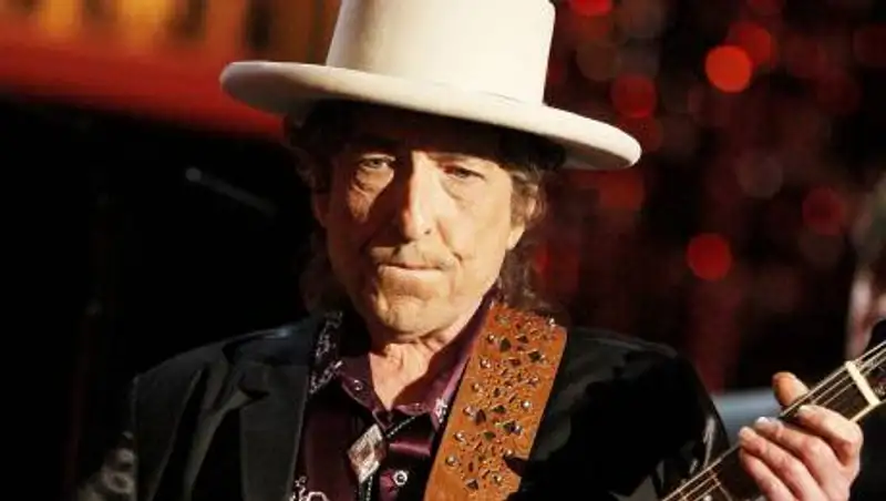 Боб Дилан продал права на свои песни за девятизначную сумму