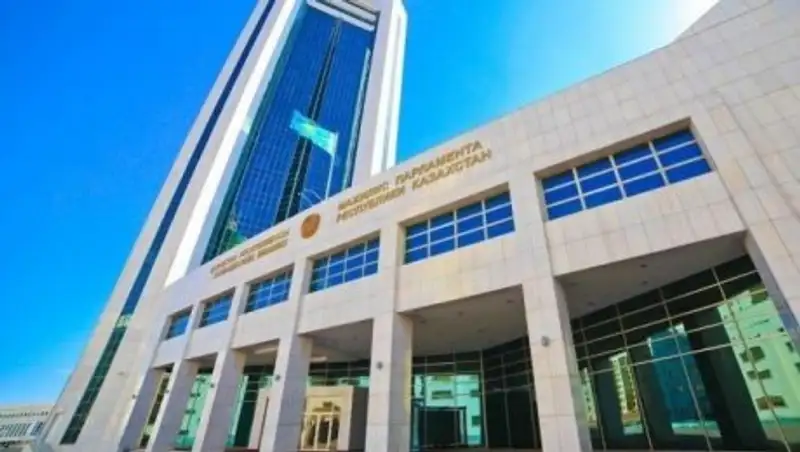 Прямая трансляция пленарного заседания Мажилиса Парламента РК