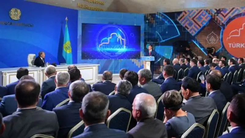 Глава государства подписал указ о развитии Туркестана
