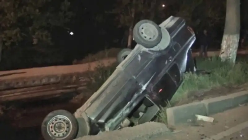 Жол апатынан к&#1257;лік аударылып кетті