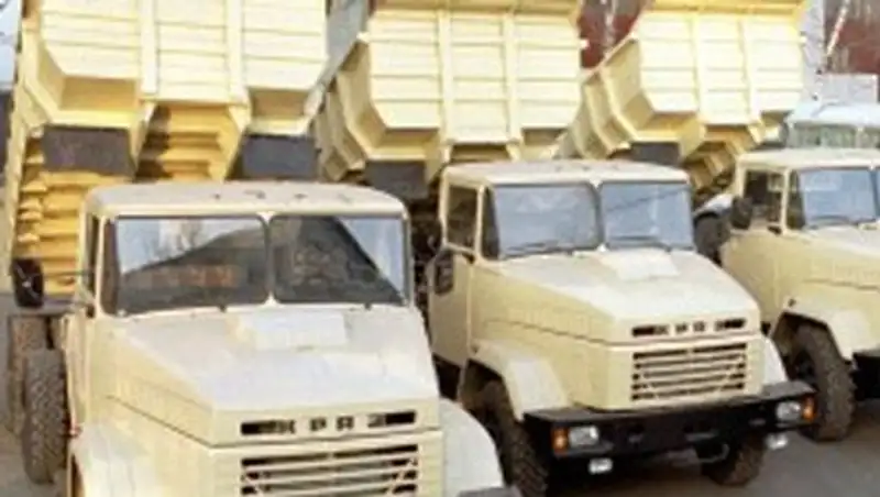 Вооруженные люди напали на шахту Ахметова и угнали 13 КрАЗов