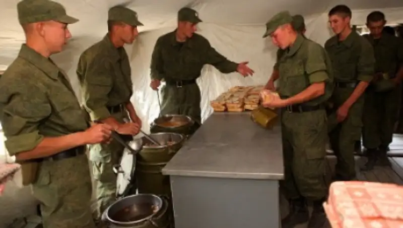 В День России военных накормят борщом и пловом