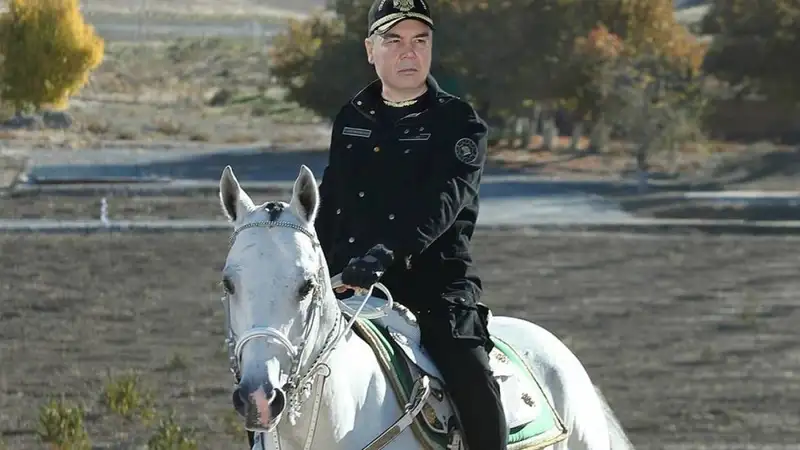 Гурбангулы Бердымухамедов призвал не политизировать пандемию