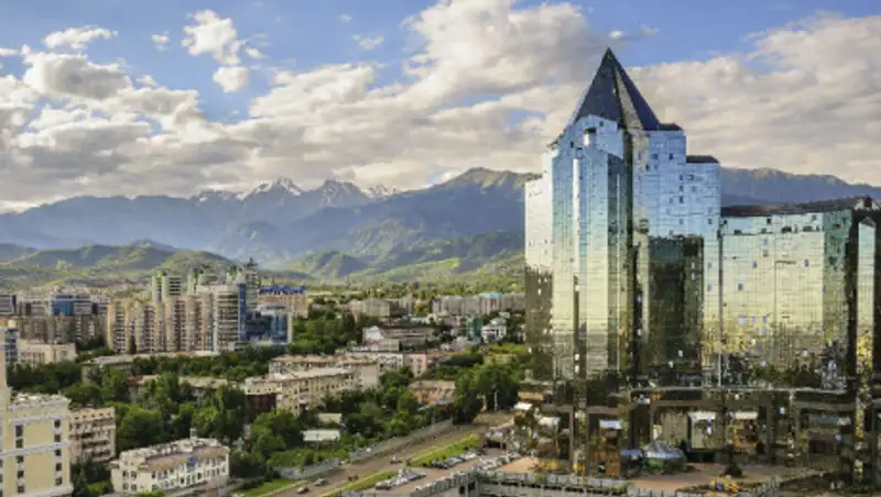 С 25 мая в Алматы частично заработают ТД и ТРЦ