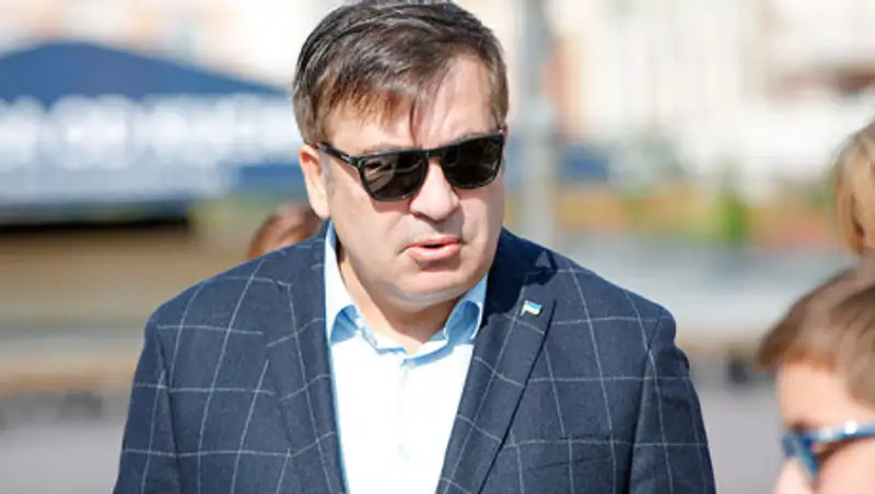 Сейчас галстуков не ношу - Саакашвили