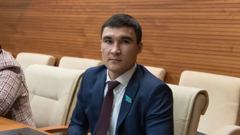 Серик Сапиев прокомментировал уход в долгий отпуск и слухи о задержании