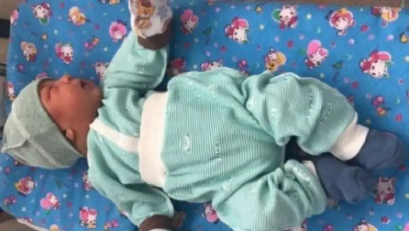 В Павлодаре найденному в мусорном баке малышу дали фамилию